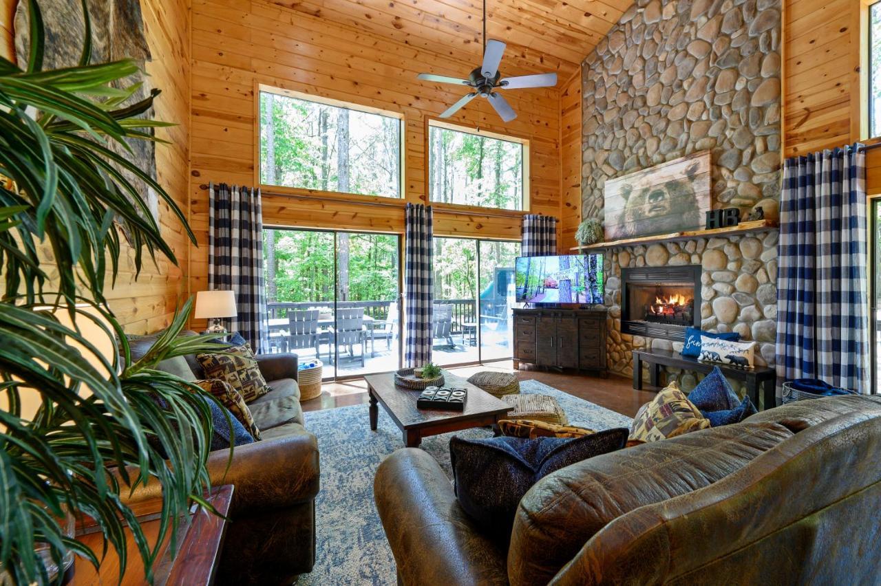 Hickory Bear - Cabin Surrounded By Pines, Sleeps 10, Hot Tub, Fire Pit, Arcade, Foosball Table & Deck Slide Villa Broken Bow Exterior photo