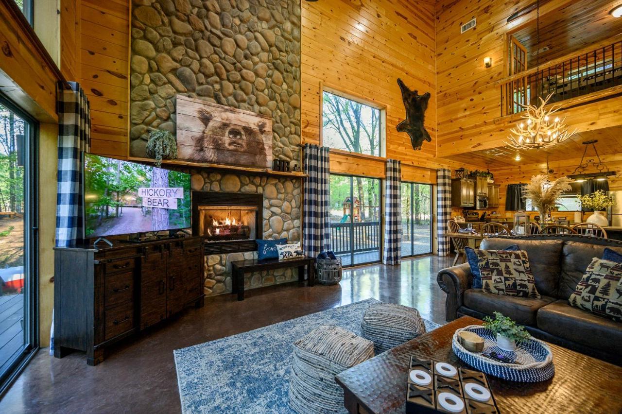 Hickory Bear - Cabin Surrounded By Pines, Sleeps 10, Hot Tub, Fire Pit, Arcade, Foosball Table & Deck Slide Broken Bow Exterior photo