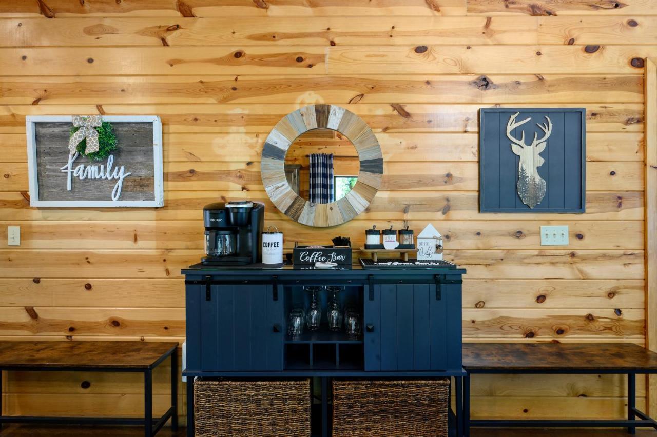 Hickory Bear - Cabin Surrounded By Pines, Sleeps 10, Hot Tub, Fire Pit, Arcade, Foosball Table & Deck Slide Broken Bow Exterior photo