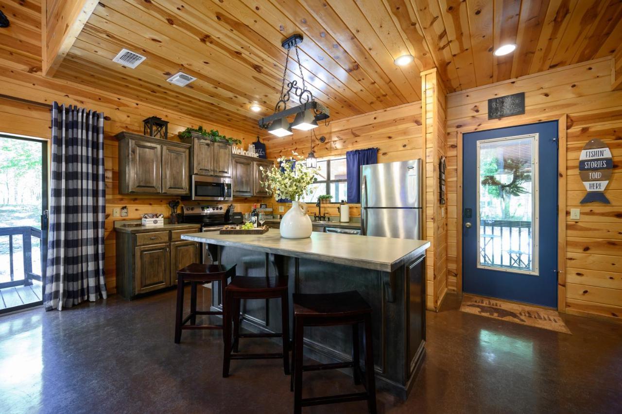 Hickory Bear - Cabin Surrounded By Pines, Sleeps 10, Hot Tub, Fire Pit, Arcade, Foosball Table & Deck Slide Villa Broken Bow Exterior photo