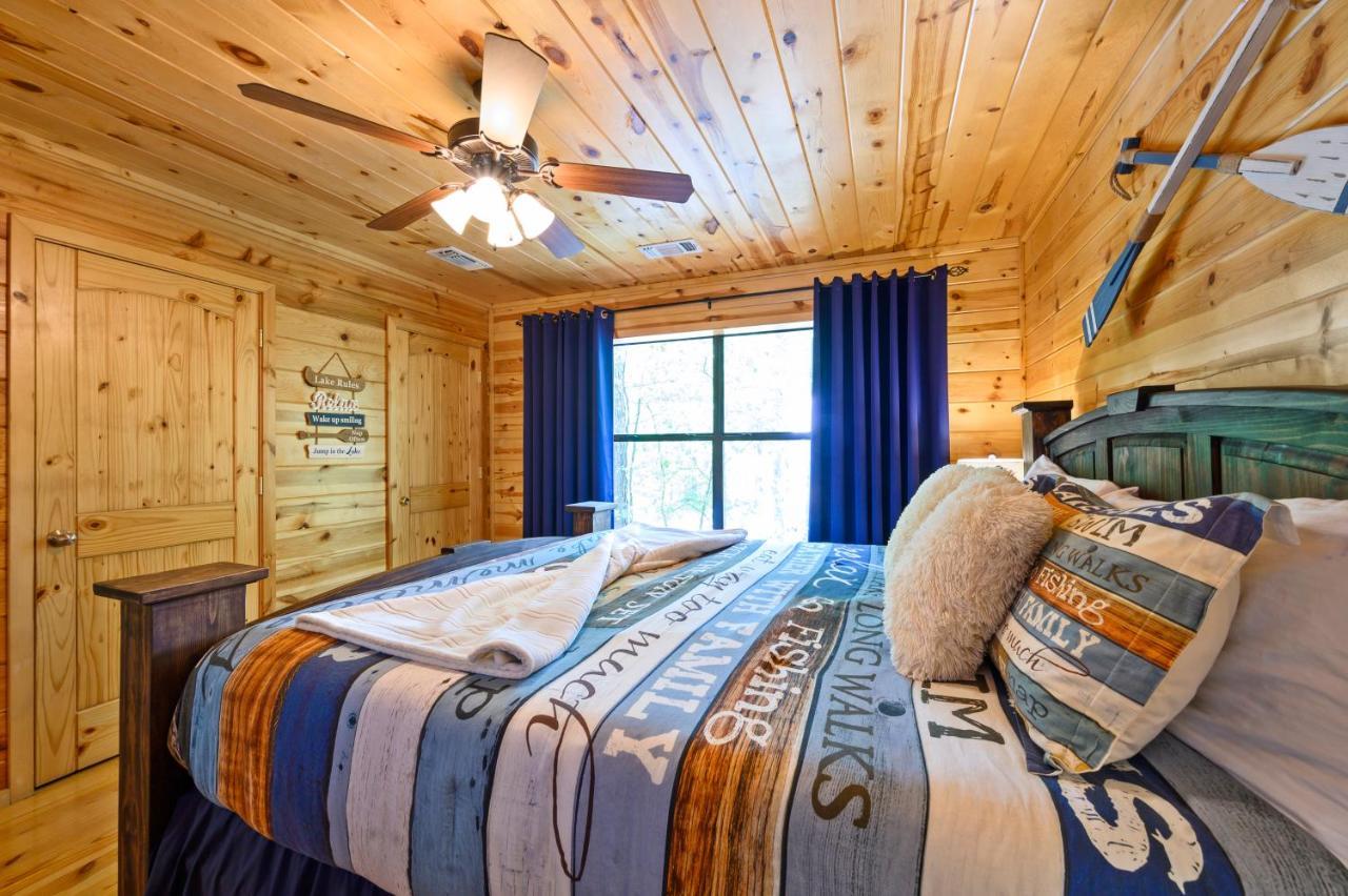 Hickory Bear - Cabin Surrounded By Pines, Sleeps 10, Hot Tub, Fire Pit, Arcade, Foosball Table & Deck Slide Broken Bow Exterior photo