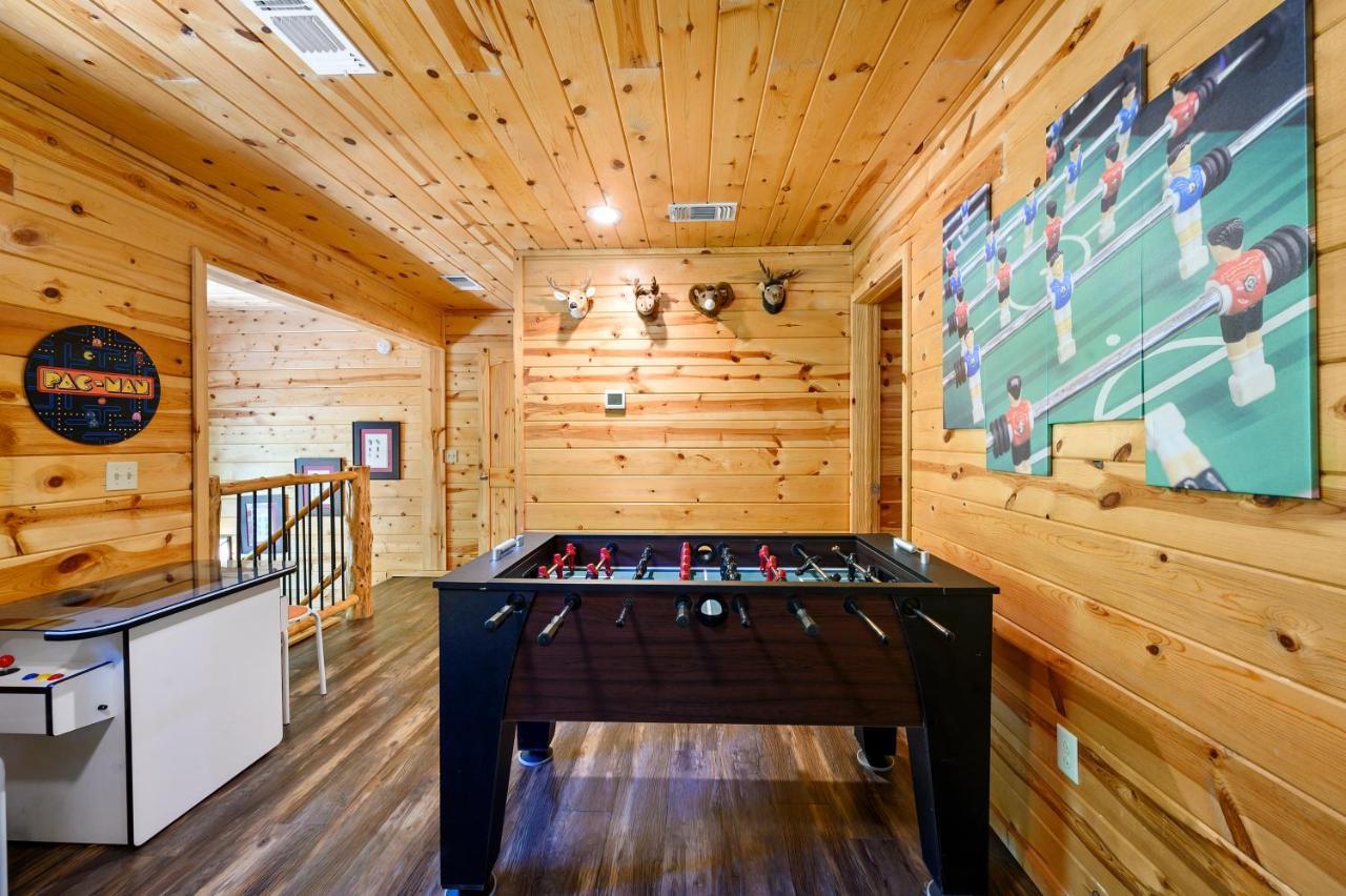 Hickory Bear - Cabin Surrounded By Pines, Sleeps 10, Hot Tub, Fire Pit, Arcade, Foosball Table & Deck Slide Broken Bow Exterior photo