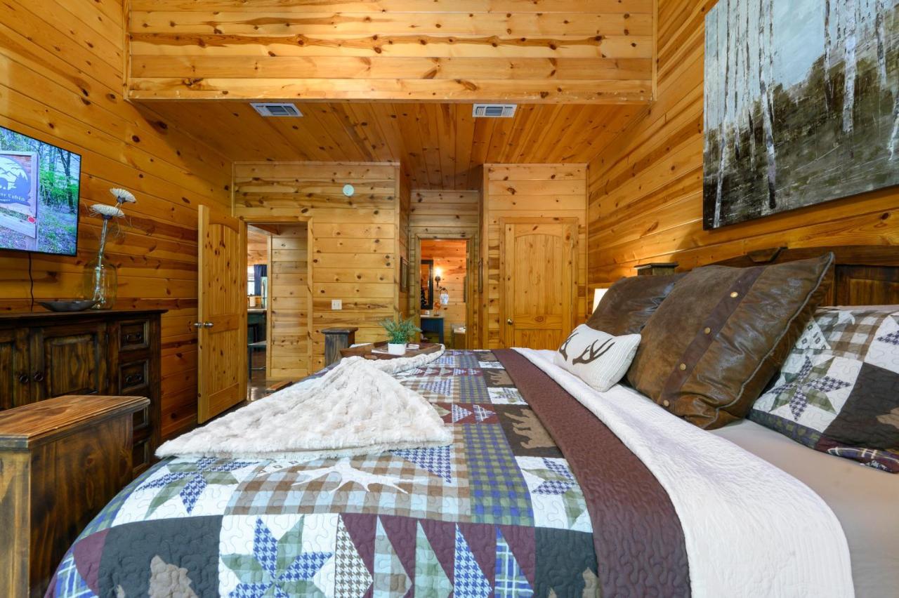 Hickory Bear - Cabin Surrounded By Pines, Sleeps 10, Hot Tub, Fire Pit, Arcade, Foosball Table & Deck Slide Broken Bow Exterior photo