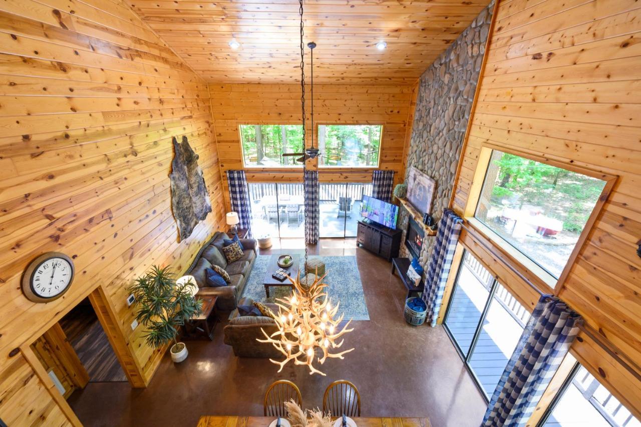 Hickory Bear - Cabin Surrounded By Pines, Sleeps 10, Hot Tub, Fire Pit, Arcade, Foosball Table & Deck Slide Broken Bow Exterior photo