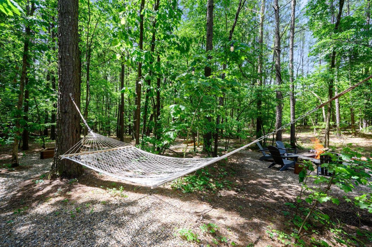 Hickory Bear - Cabin Surrounded By Pines, Sleeps 10, Hot Tub, Fire Pit, Arcade, Foosball Table & Deck Slide Broken Bow Exterior photo