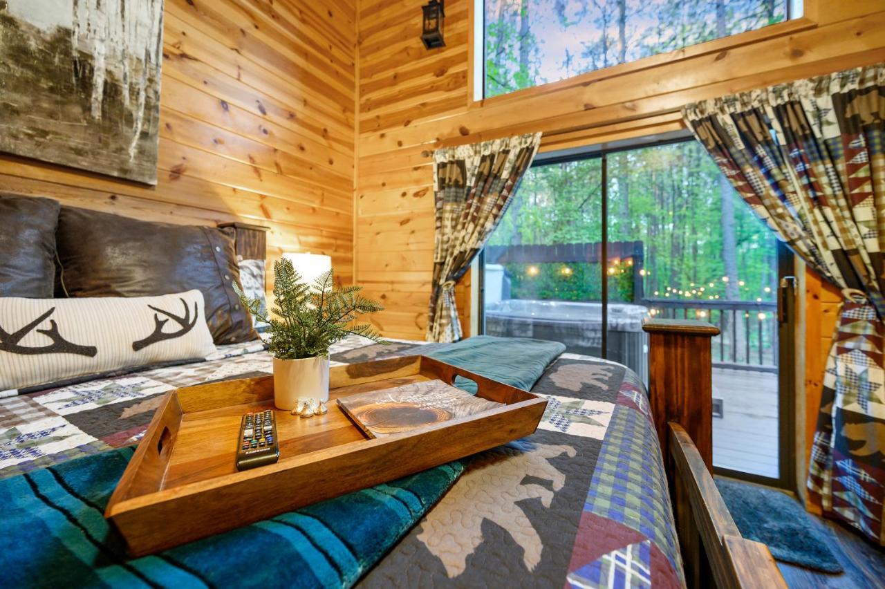 Hickory Bear - Cabin Surrounded By Pines, Sleeps 10, Hot Tub, Fire Pit, Arcade, Foosball Table & Deck Slide Broken Bow Exterior photo