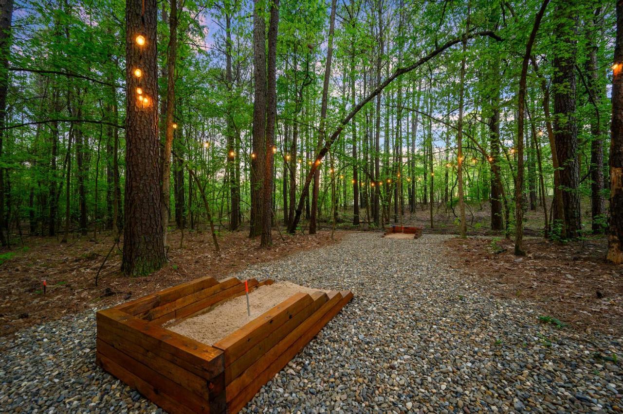 Hickory Bear - Cabin Surrounded By Pines, Sleeps 10, Hot Tub, Fire Pit, Arcade, Foosball Table & Deck Slide Broken Bow Exterior photo