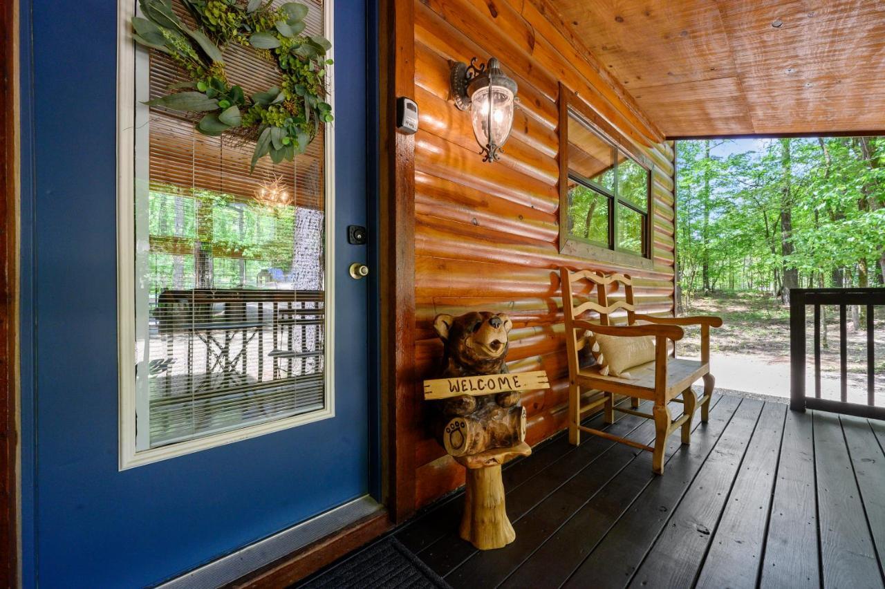 Hickory Bear - Cabin Surrounded By Pines, Sleeps 10, Hot Tub, Fire Pit, Arcade, Foosball Table & Deck Slide Broken Bow Exterior photo