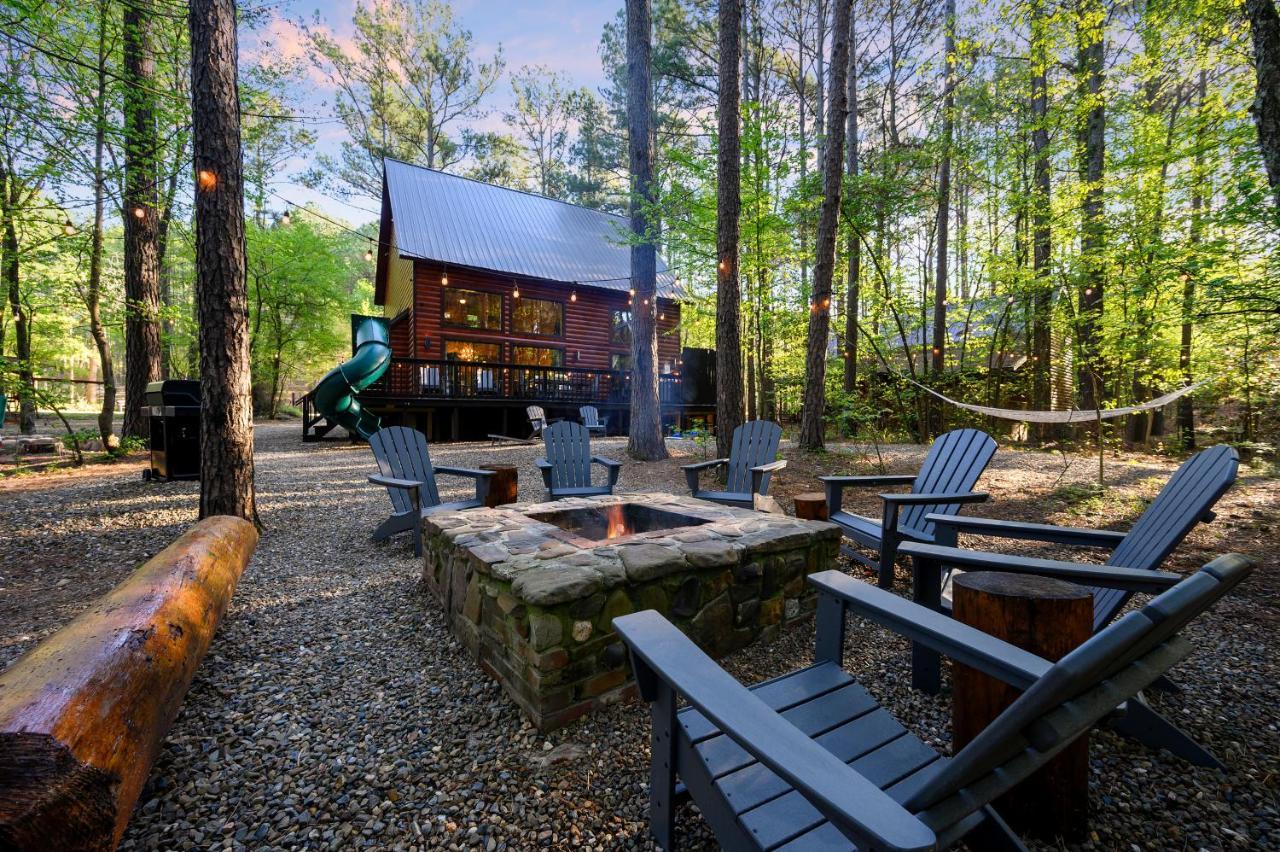 Hickory Bear - Cabin Surrounded By Pines, Sleeps 10, Hot Tub, Fire Pit, Arcade, Foosball Table & Deck Slide Broken Bow Exterior photo