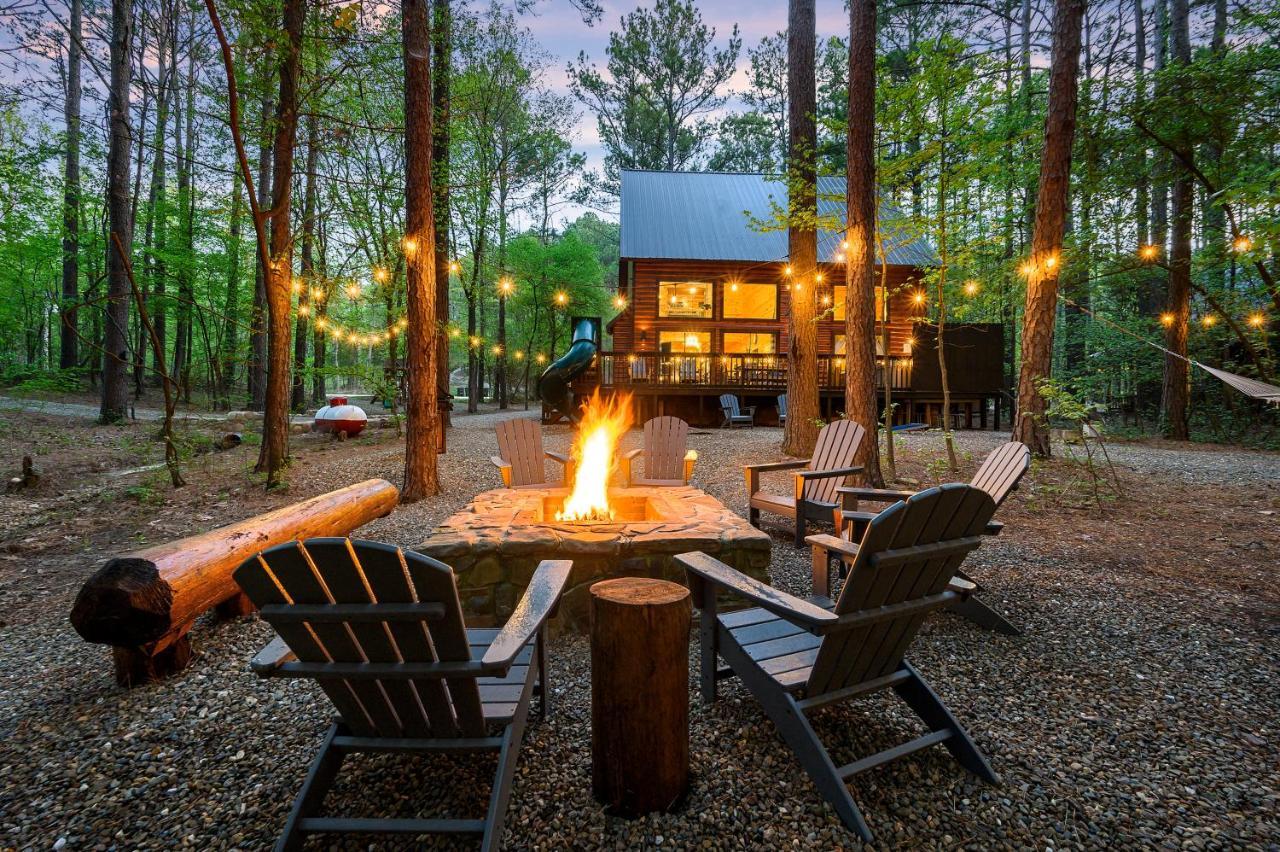 Hickory Bear - Cabin Surrounded By Pines, Sleeps 10, Hot Tub, Fire Pit, Arcade, Foosball Table & Deck Slide Broken Bow Exterior photo