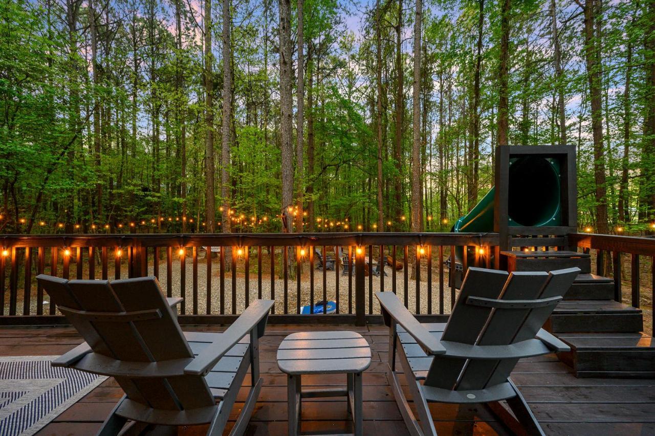 Hickory Bear - Cabin Surrounded By Pines, Sleeps 10, Hot Tub, Fire Pit, Arcade, Foosball Table & Deck Slide Broken Bow Exterior photo