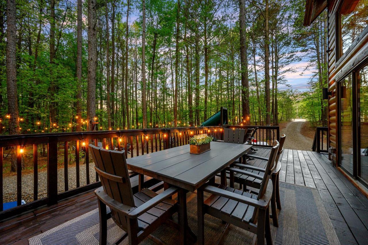 Hickory Bear - Cabin Surrounded By Pines, Sleeps 10, Hot Tub, Fire Pit, Arcade, Foosball Table & Deck Slide Broken Bow Exterior photo