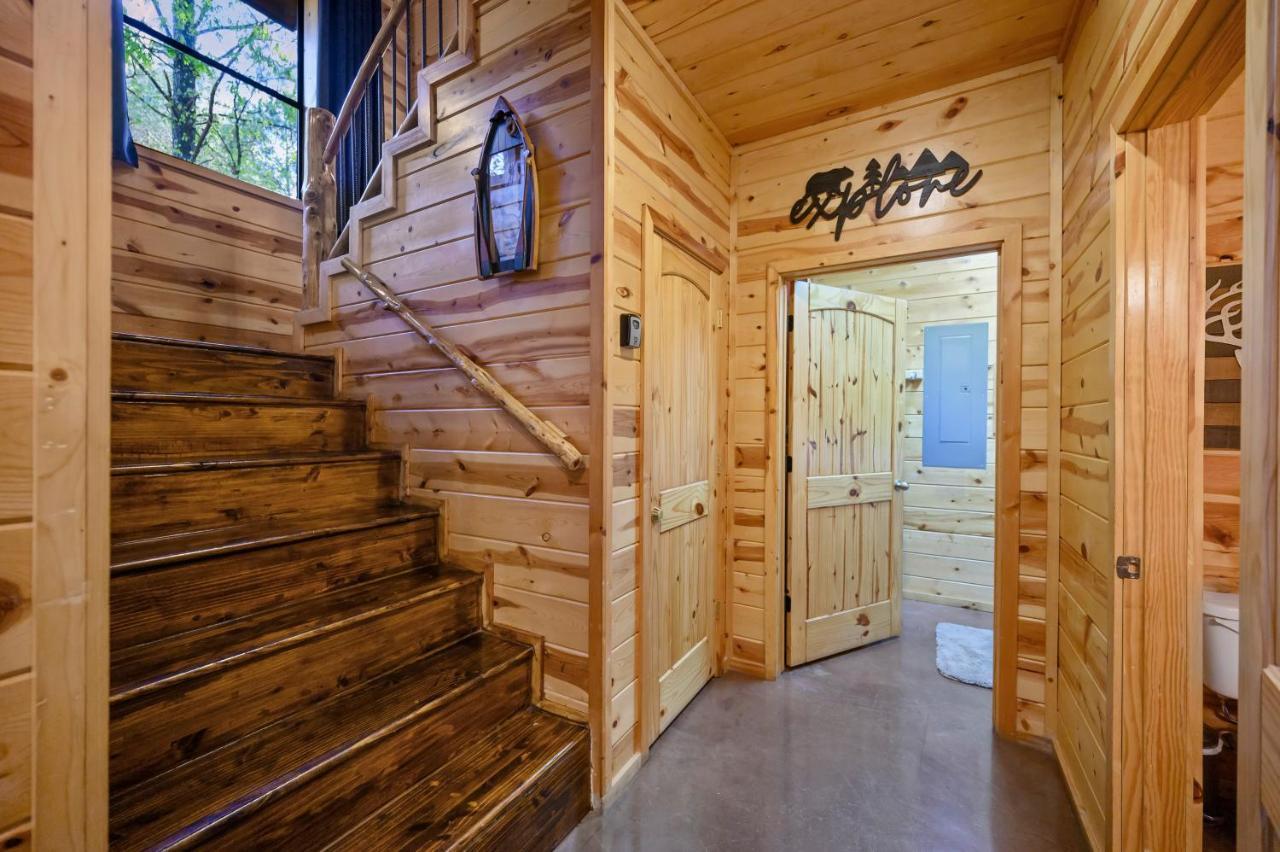 Hickory Bear - Cabin Surrounded By Pines, Sleeps 10, Hot Tub, Fire Pit, Arcade, Foosball Table & Deck Slide Broken Bow Exterior photo