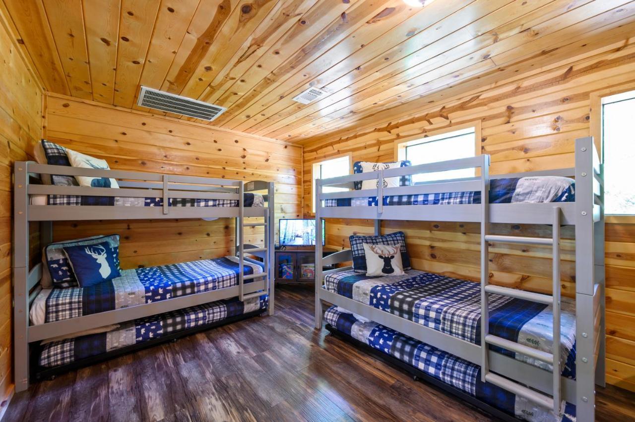 Hickory Bear - Cabin Surrounded By Pines, Sleeps 10, Hot Tub, Fire Pit, Arcade, Foosball Table & Deck Slide Broken Bow Exterior photo