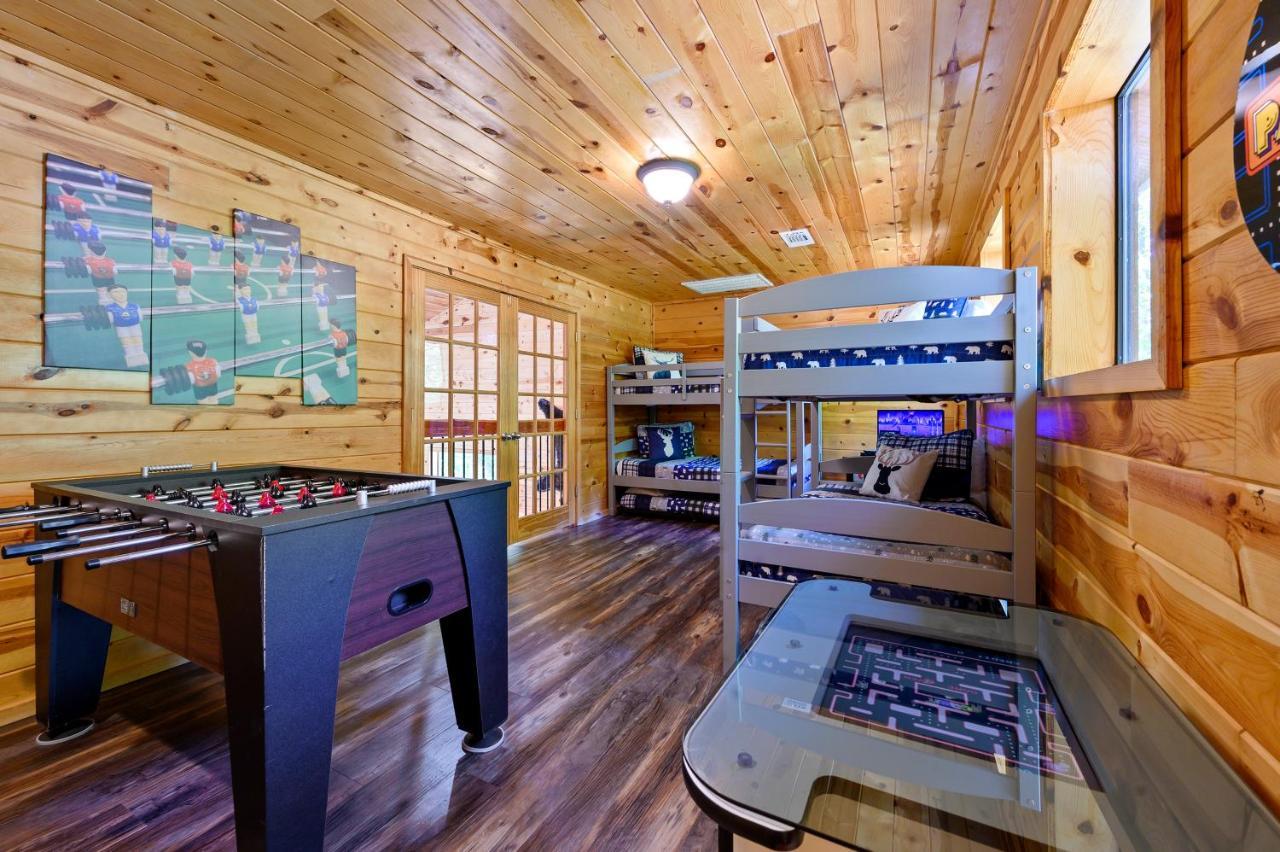 Hickory Bear - Cabin Surrounded By Pines, Sleeps 10, Hot Tub, Fire Pit, Arcade, Foosball Table & Deck Slide Villa Broken Bow Exterior photo