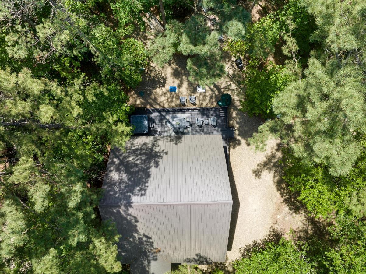 Hickory Bear - Cabin Surrounded By Pines, Sleeps 10, Hot Tub, Fire Pit, Arcade, Foosball Table & Deck Slide Broken Bow Exterior photo