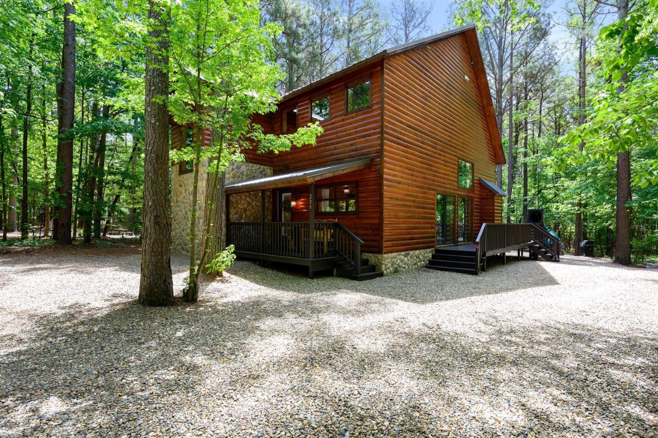 Hickory Bear - Cabin Surrounded By Pines, Sleeps 10, Hot Tub, Fire Pit, Arcade, Foosball Table & Deck Slide Broken Bow Exterior photo