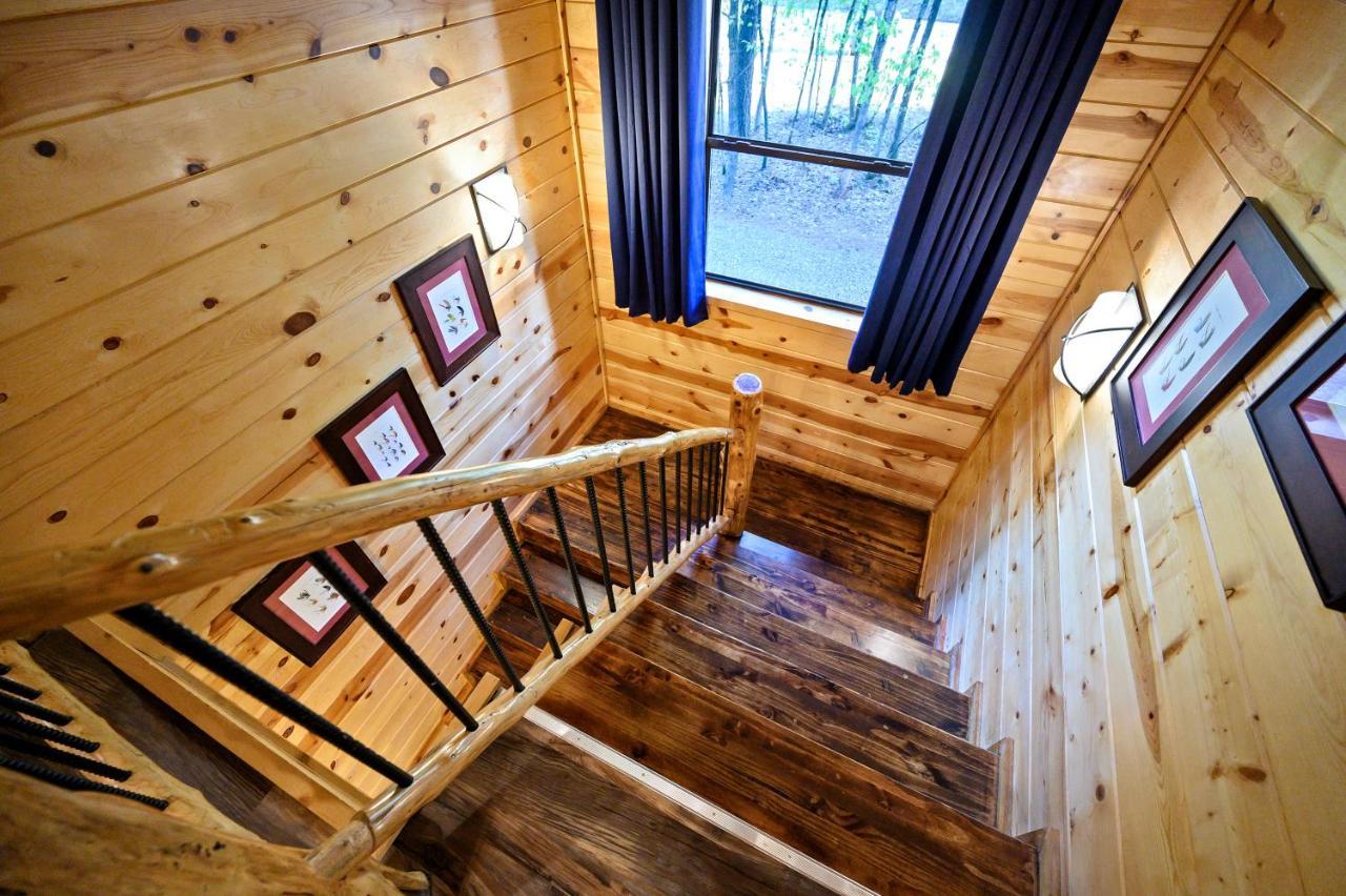 Hickory Bear - Cabin Surrounded By Pines, Sleeps 10, Hot Tub, Fire Pit, Arcade, Foosball Table & Deck Slide Broken Bow Exterior photo