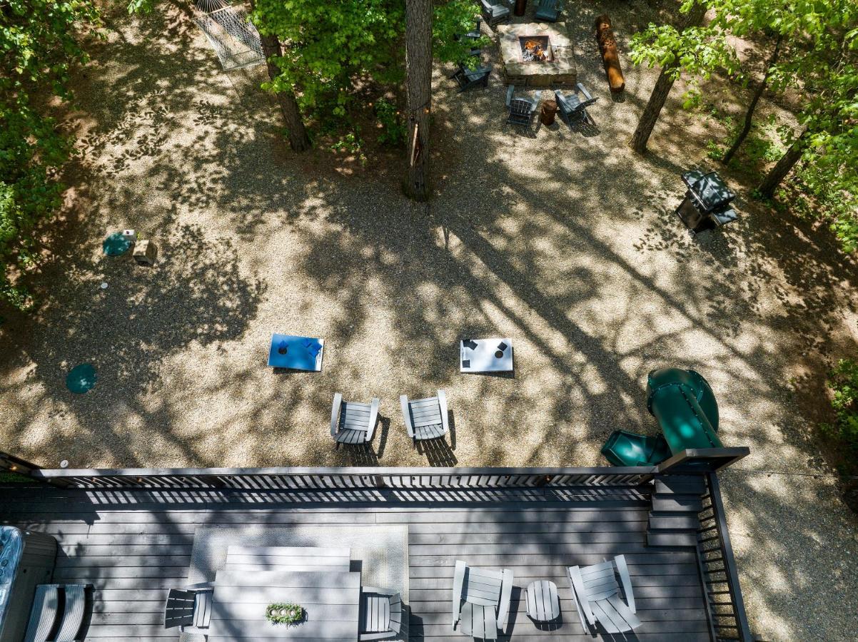 Hickory Bear - Cabin Surrounded By Pines, Sleeps 10, Hot Tub, Fire Pit, Arcade, Foosball Table & Deck Slide Broken Bow Exterior photo