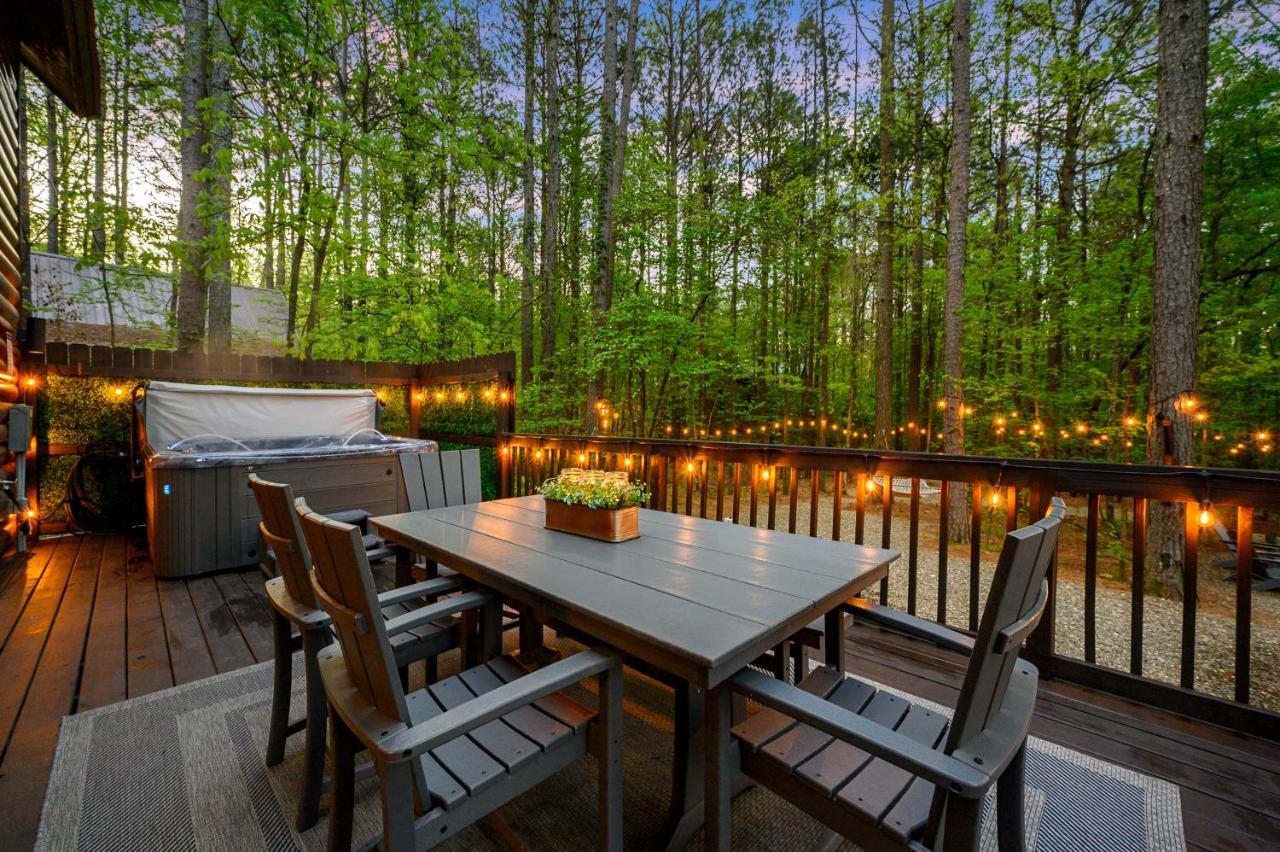 Hickory Bear - Cabin Surrounded By Pines, Sleeps 10, Hot Tub, Fire Pit, Arcade, Foosball Table & Deck Slide Broken Bow Exterior photo