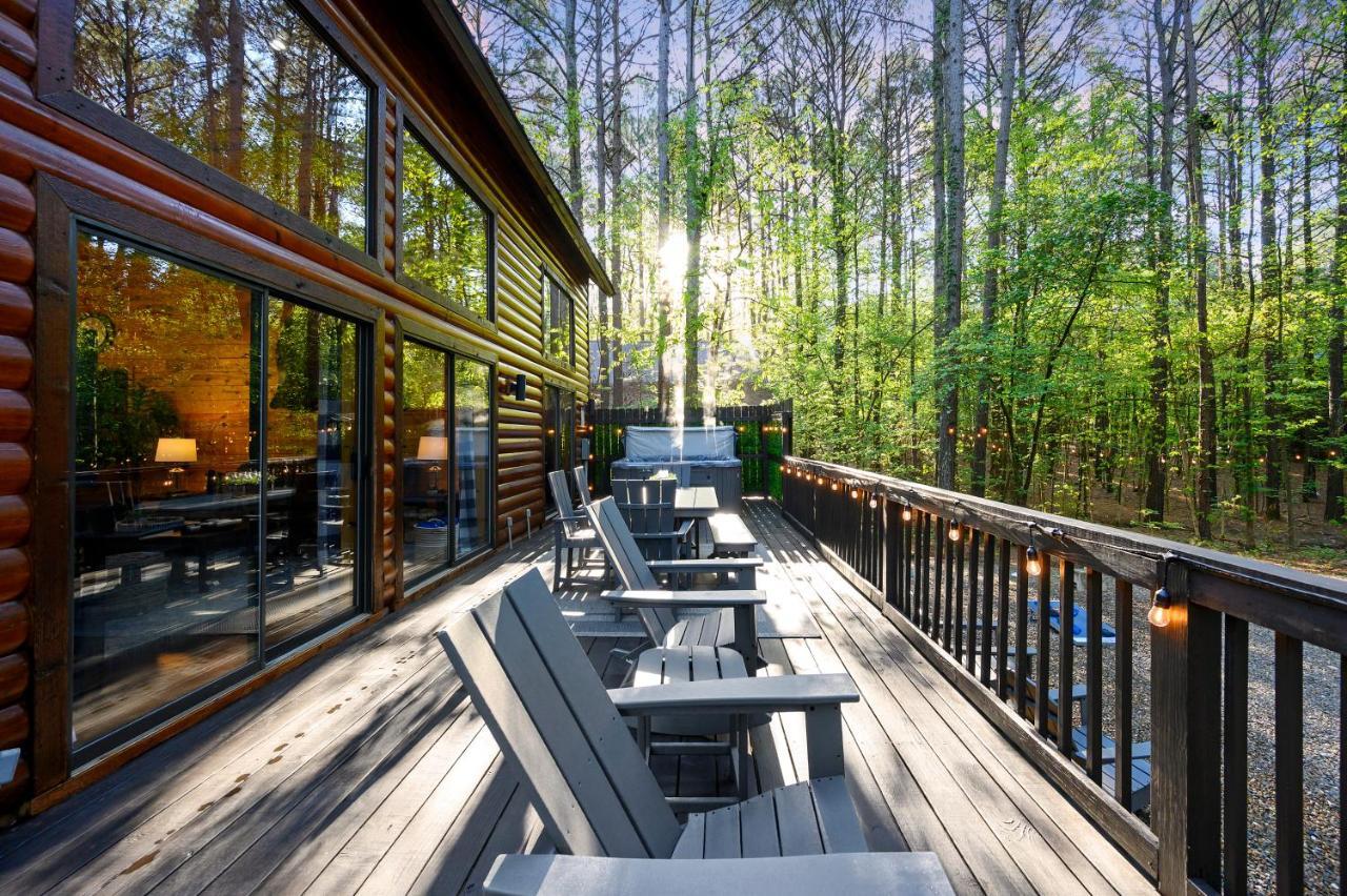 Hickory Bear - Cabin Surrounded By Pines, Sleeps 10, Hot Tub, Fire Pit, Arcade, Foosball Table & Deck Slide Broken Bow Exterior photo
