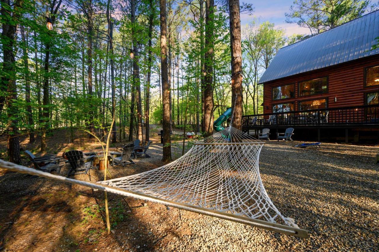 Hickory Bear - Cabin Surrounded By Pines, Sleeps 10, Hot Tub, Fire Pit, Arcade, Foosball Table & Deck Slide Broken Bow Exterior photo